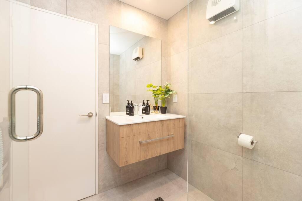 Inner City Luxury With Free Parking ไครสต์เชิร์ช ภายนอก รูปภาพ